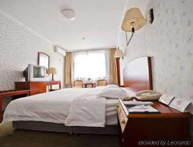 Super 8 Hotel Xian Da Yan Ta Экстерьер фото